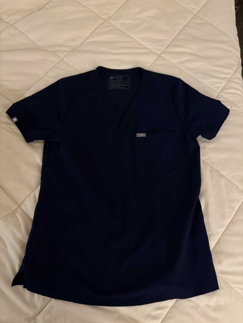 FIGS Women’s Navy Catarina One Pocket Scrub Top
